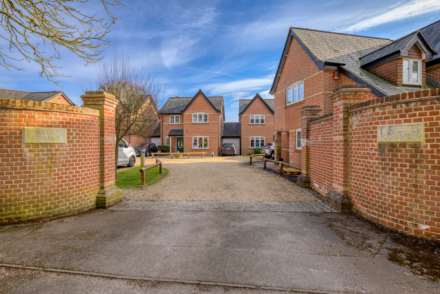 Bell Court, Emmer Green, Image 22