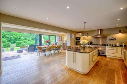 Chazey Close, Reading, Image 2