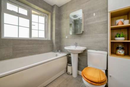 Donegal Close, Reading, Image 12