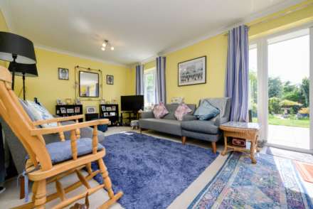 Lymington Gate, Caversham Heights, Image 3