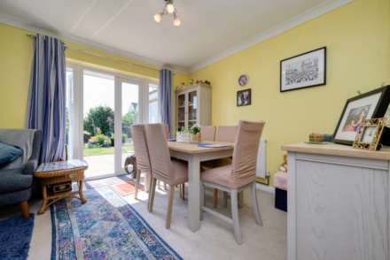 Lymington Gate, Caversham Heights, Image 4