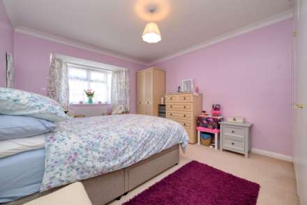 Lymington Gate, Caversham Heights, Image 7
