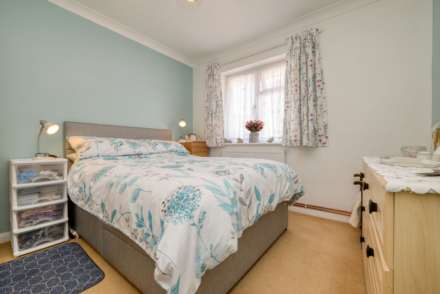 Lymington Gate, Caversham Heights, Image 8