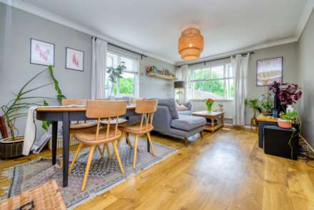 Luscombe Close, Caversham, Image 2