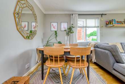 Luscombe Close, Caversham, Image 5
