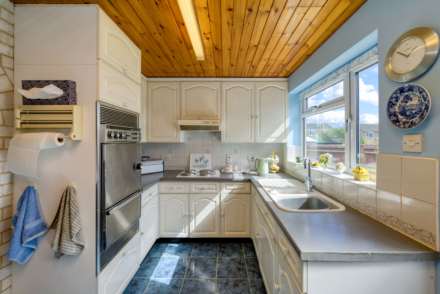 Abingdon Drive, Caversham Park Village, Image 11