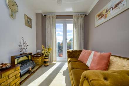 Abingdon Drive, Caversham Park Village, Image 6