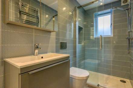Valley Close, Caversham, Image 11
