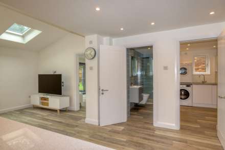 Valley Close, Caversham, Image 12
