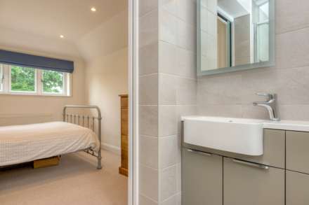 Valley Close, Caversham, Image 19