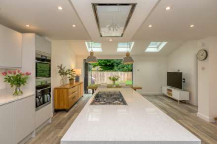 Valley Close, Caversham, Image 5