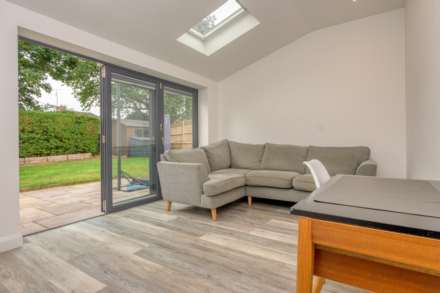 Valley Close, Caversham, Image 9