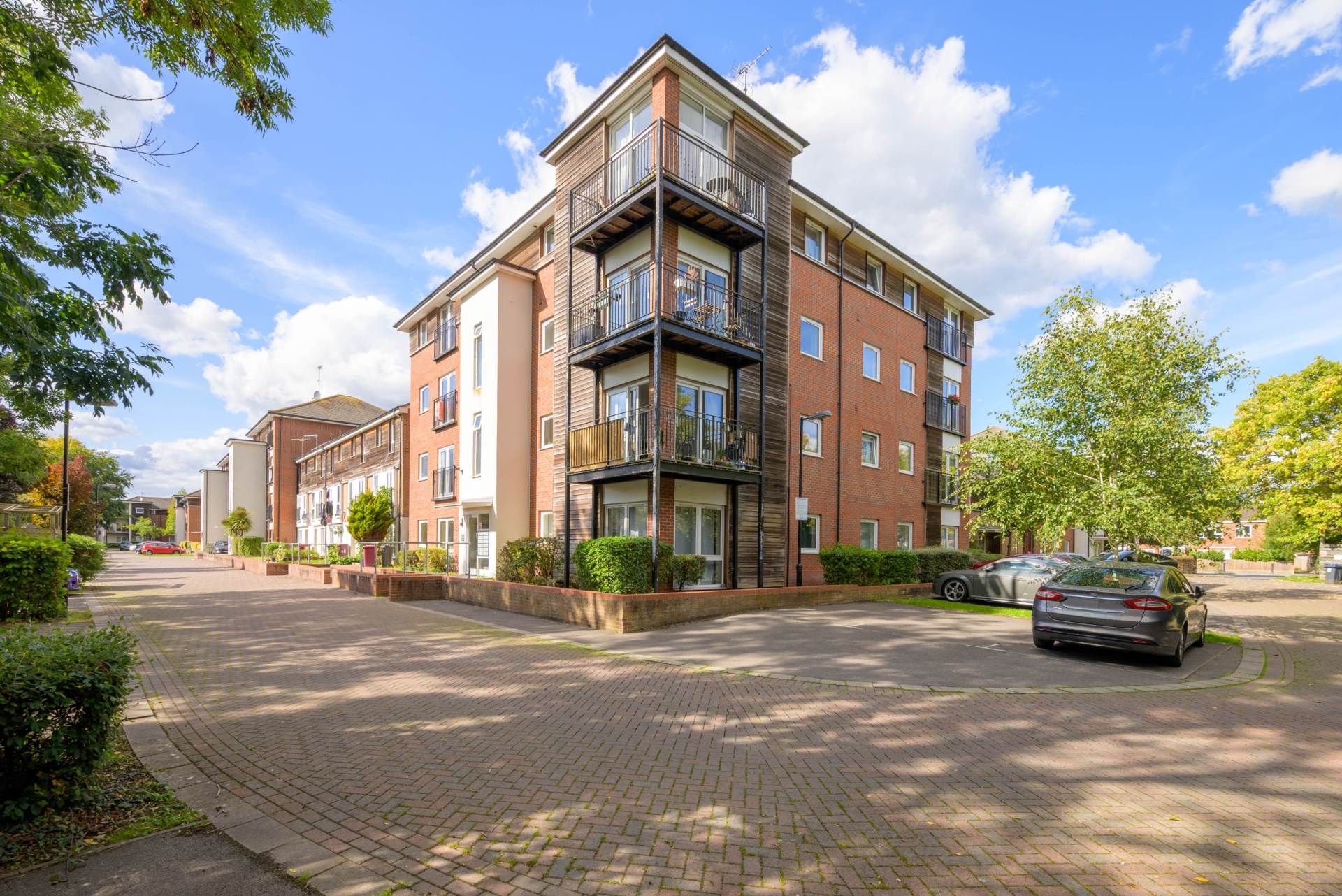 Meadow Way, Caversham, Image 11
