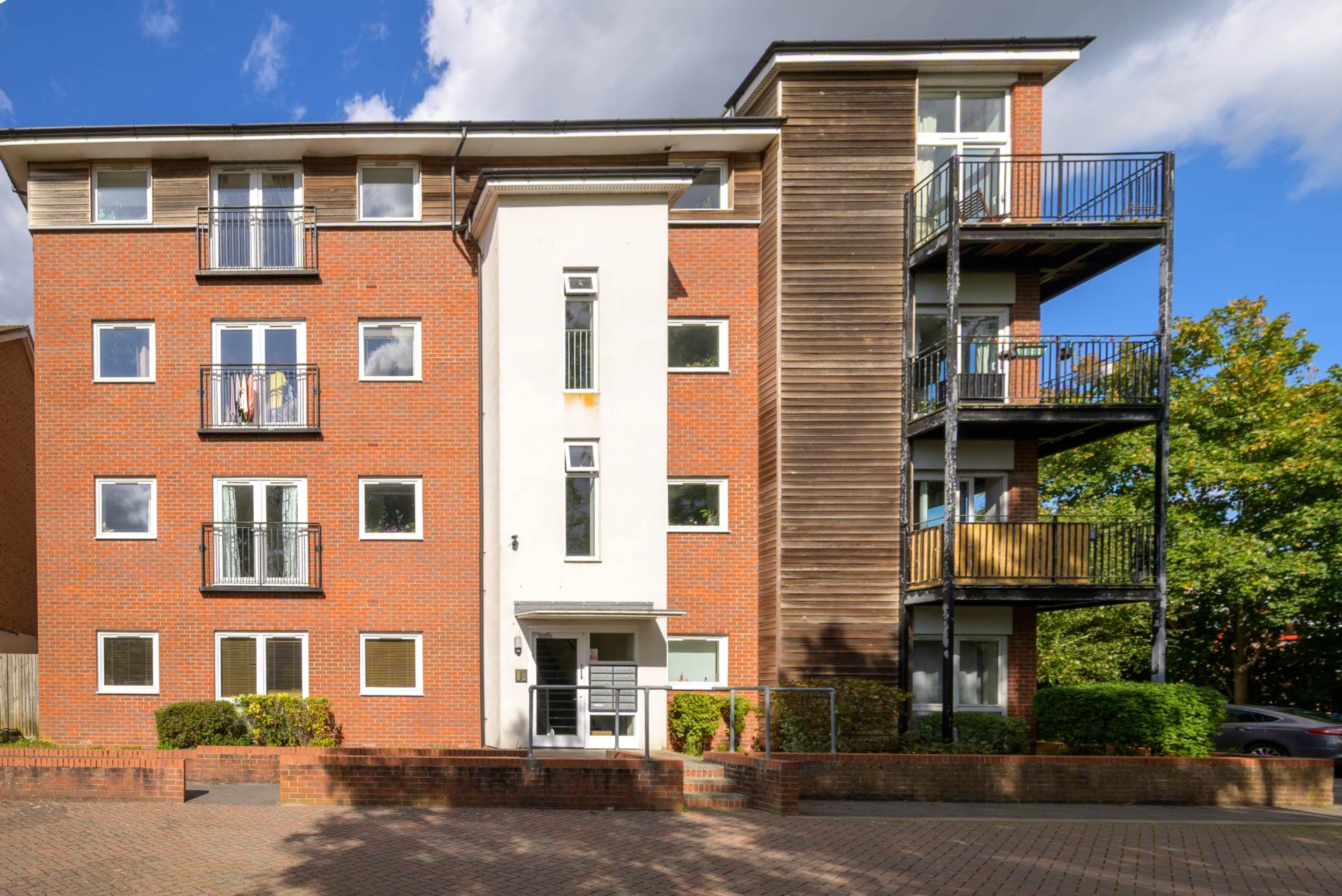 Meadow Way, Caversham, Image 12