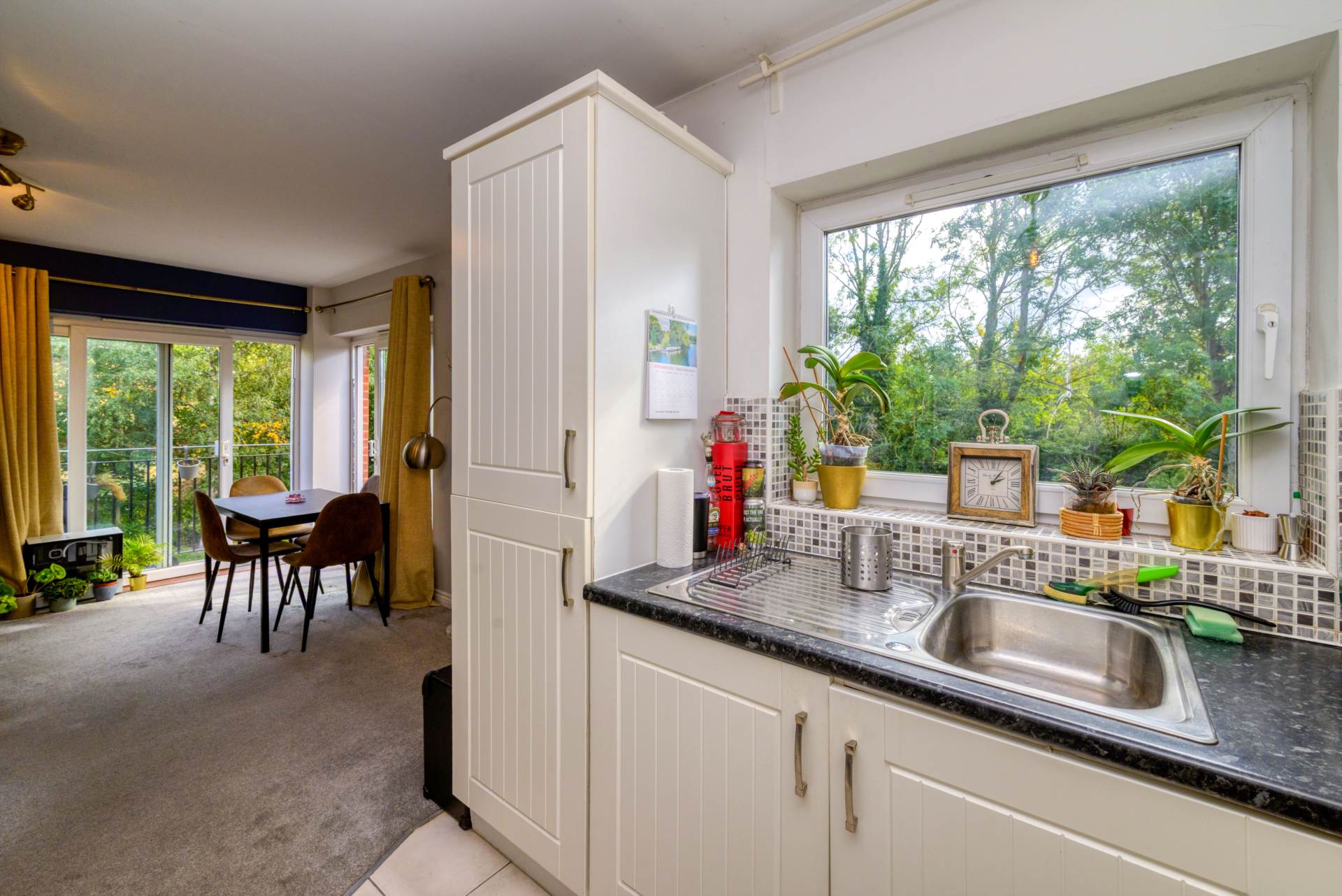 Meadow Way, Caversham, Image 6