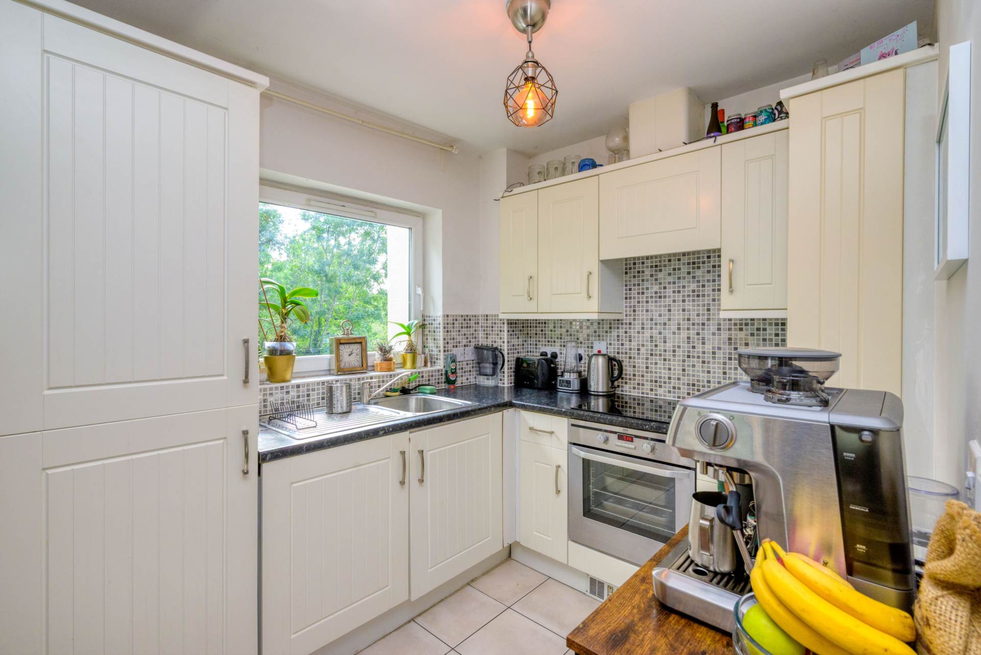 Meadow Way, Caversham, Image 8
