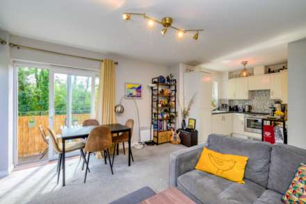 Meadow Way, Caversham, Image 2