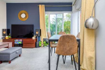 Meadow Way, Caversham, Image 3