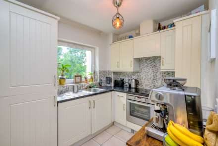 Meadow Way, Caversham, Image 8