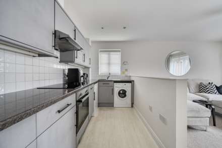 Cavendish Court, Emmer Green, Image 5