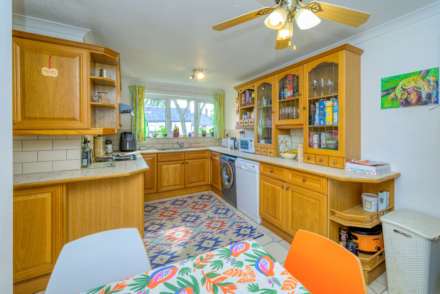 Oakfields Close, Ecchinswell, Image 3
