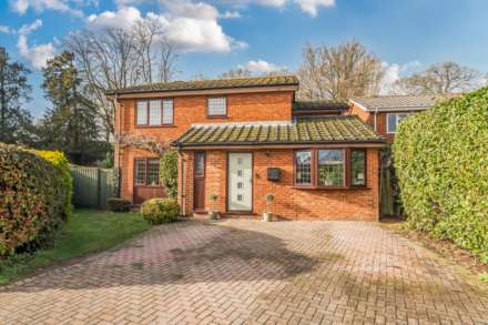 Cedarwood Crescent, Caversham, Image 1