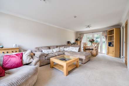 Cedarwood Crescent, Caversham, Image 2