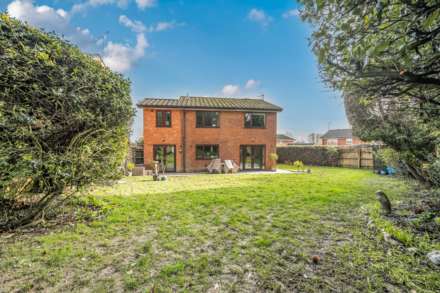 Cedarwood Crescent, Caversham, Image 20