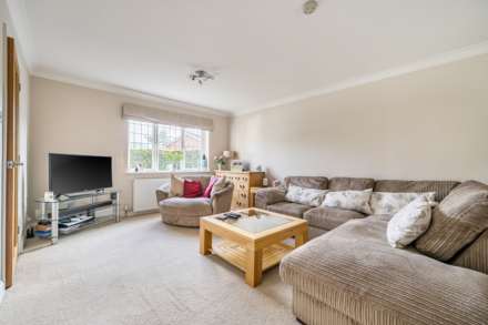 Cedarwood Crescent, Caversham, Image 3