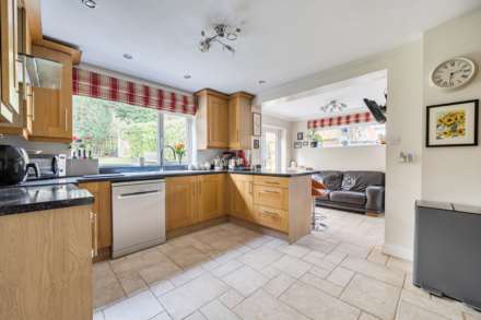 Cedarwood Crescent, Caversham, Image 5