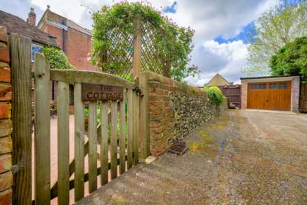 The Cottage, Emmer Green, Image 30