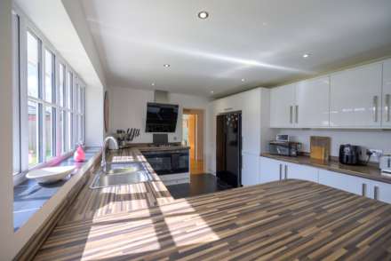 Grove Road, Emmer Green, Image 10