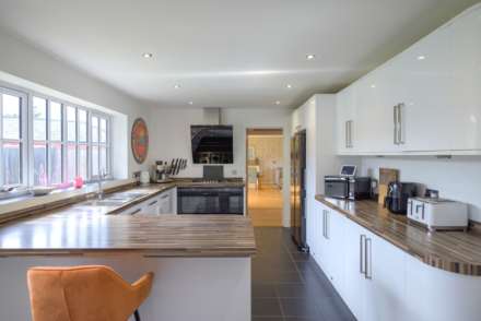 Grove Road, Emmer Green, Image 2