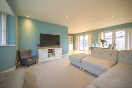 Grove Road, Emmer Green, Image 4