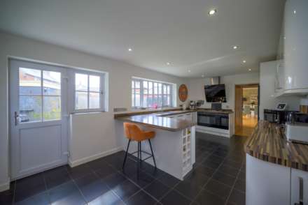 Grove Road, Emmer Green, Image 9