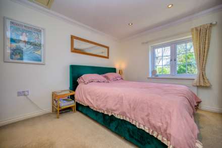 Kidmore End, Emmer Green, Image 12