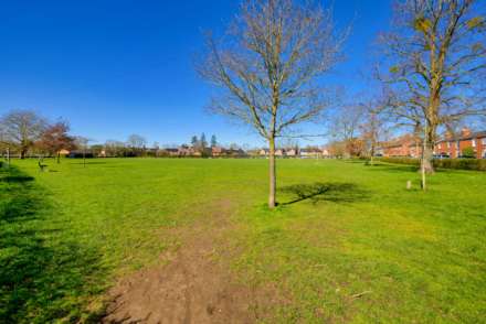 Kidmore End, Emmer Green, Image 15