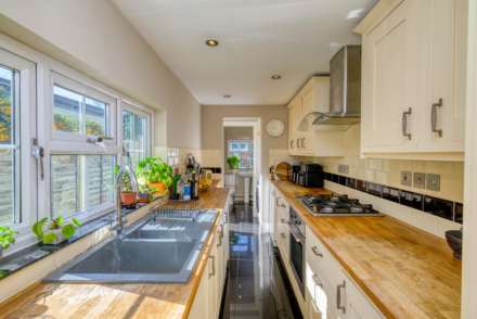 Kidmore End, Emmer Green, Image 3