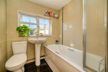 Kidmore End, Emmer Green, Image 9