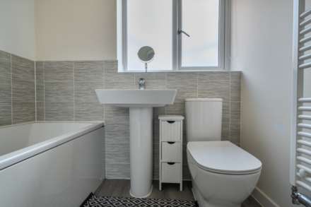 Bays Crescent, Reading, Image 14