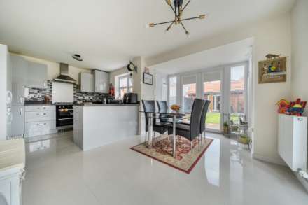 Bays Crescent, Reading, Image 4