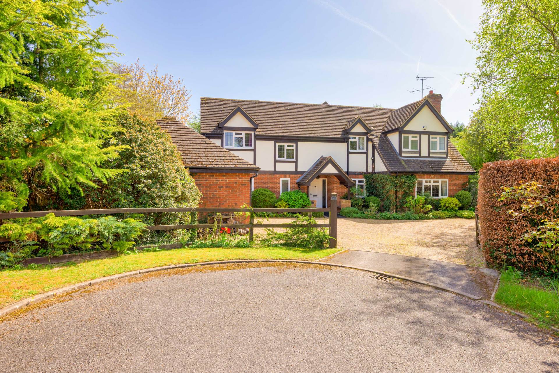 Thompson Walk, Calcot, Image 1