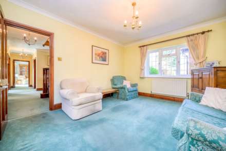 Thompson Walk, Calcot, Image 10