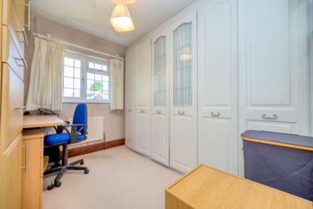 Thompson Walk, Calcot, Image 19