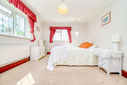 Thompson Walk, Calcot, Image 20