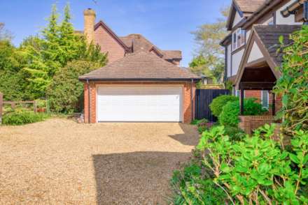 Thompson Walk, Calcot, Image 30