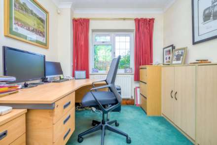 Thompson Walk, Calcot, Image 9