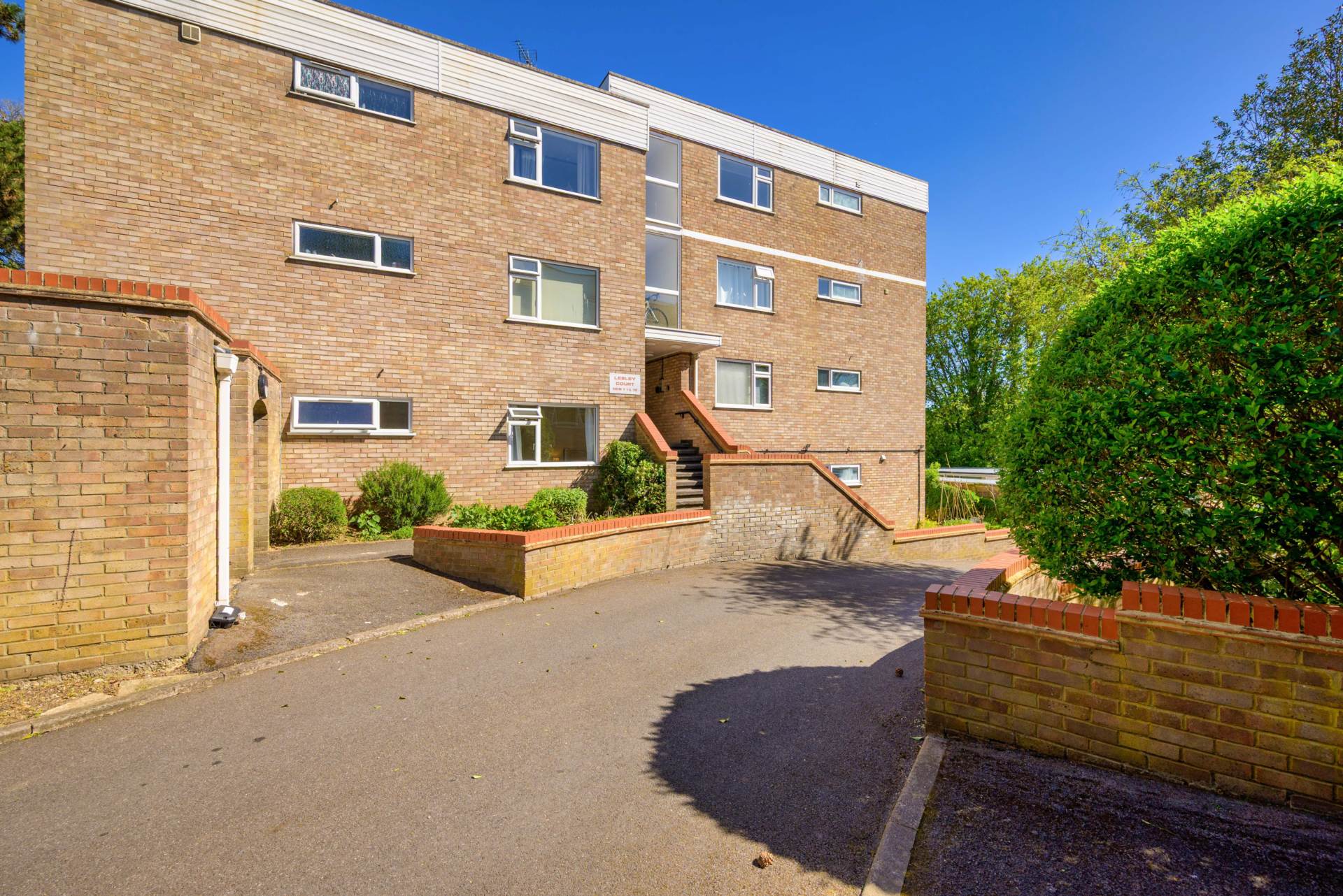 Lesley Court, Reading, Image 14