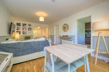 Lesley Court, Reading, Image 5