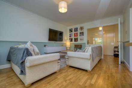 Lesley Court, Reading, Image 6